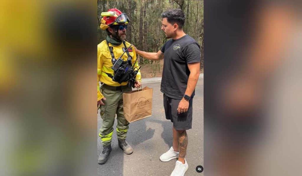 Hamburguesas en primera línea de fuego: el local que ofrece comida a los bomberos en el incendio de Tenerife