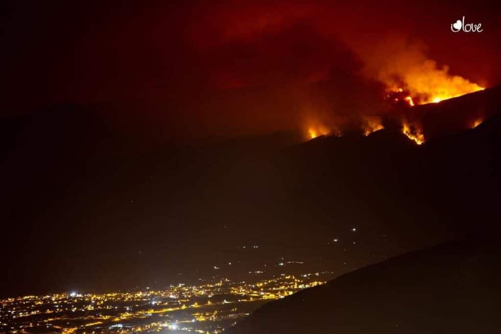 El fuego ha arrasado ya 12.813 hectáreas en Tenerife, aunque no ha alcanzado ninguna vivienda