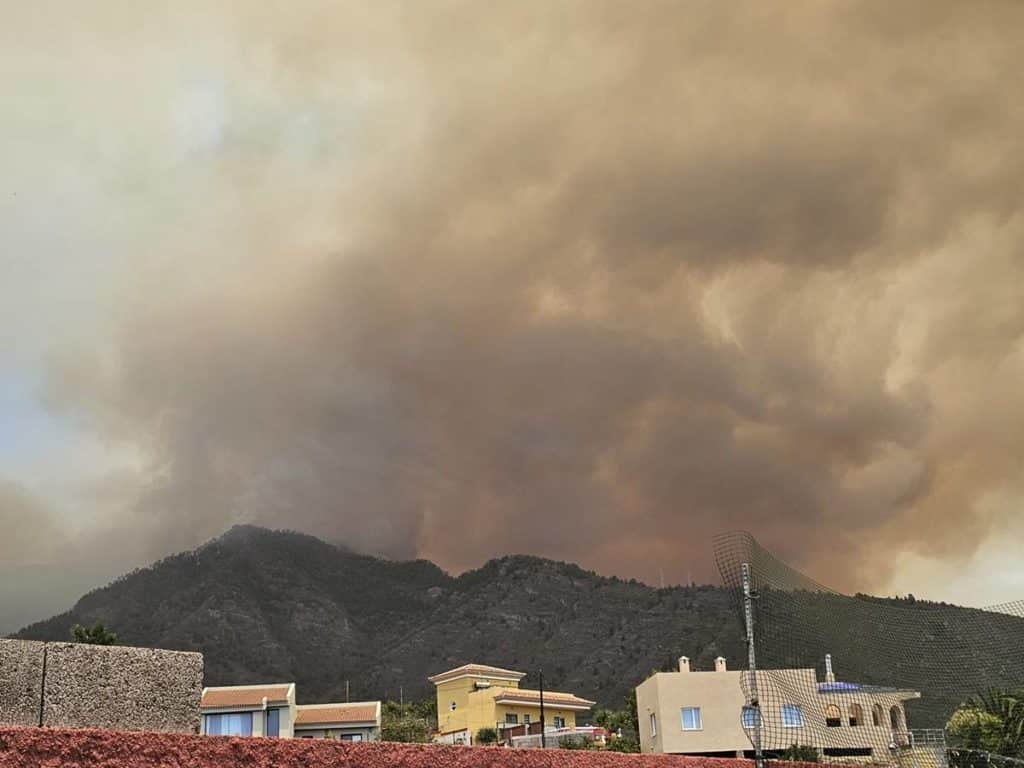 El incendio de Tenerife afecta ya a 1.200 hectáreas