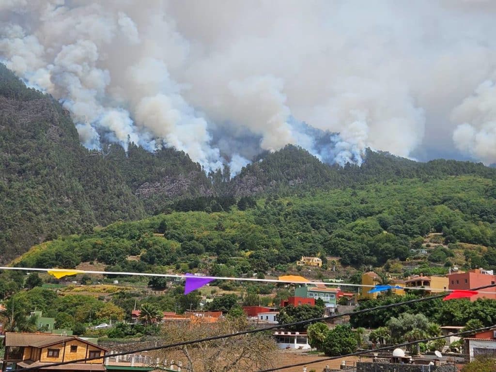 El incendio de Tenerife sigue descontrolado: se ha reactivado en algunas zonas