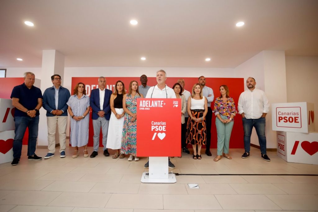 Ángel Víctor Torres se reunió ayer con los nuevos diputados y senadores del PSOE canario.