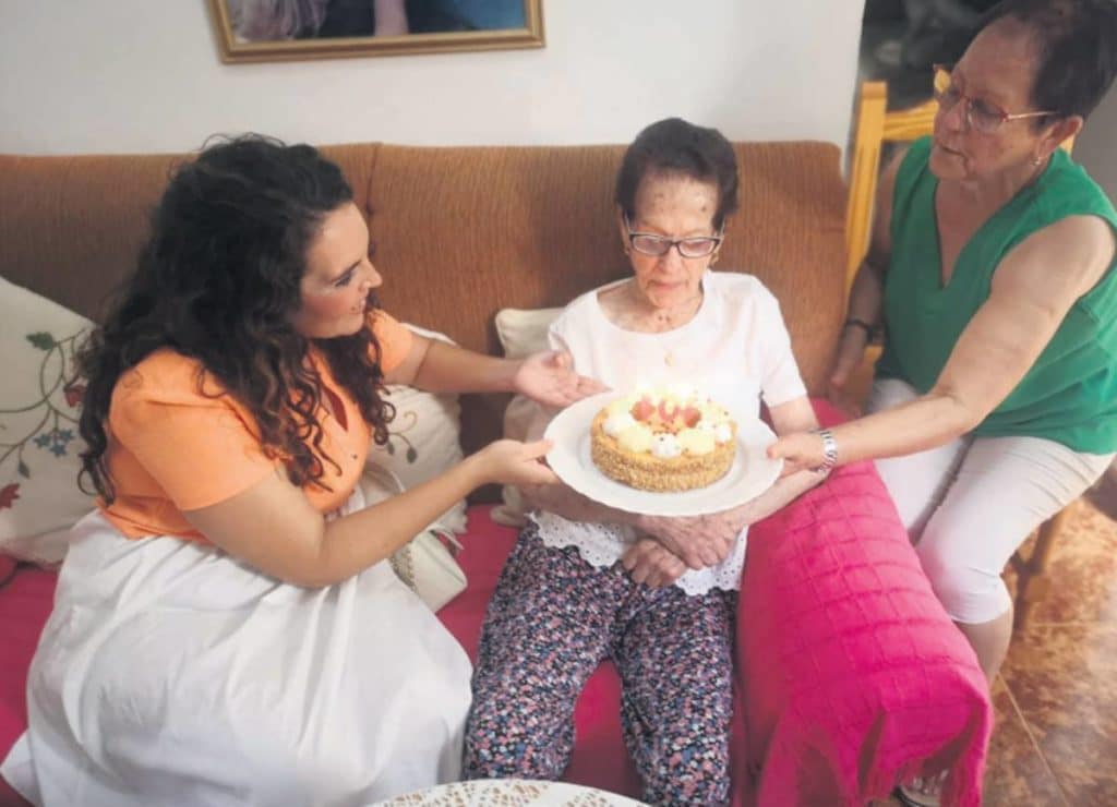 Granadilla de Abona celebra el 101 cumpleaños de su vecina doña Paula Reyes