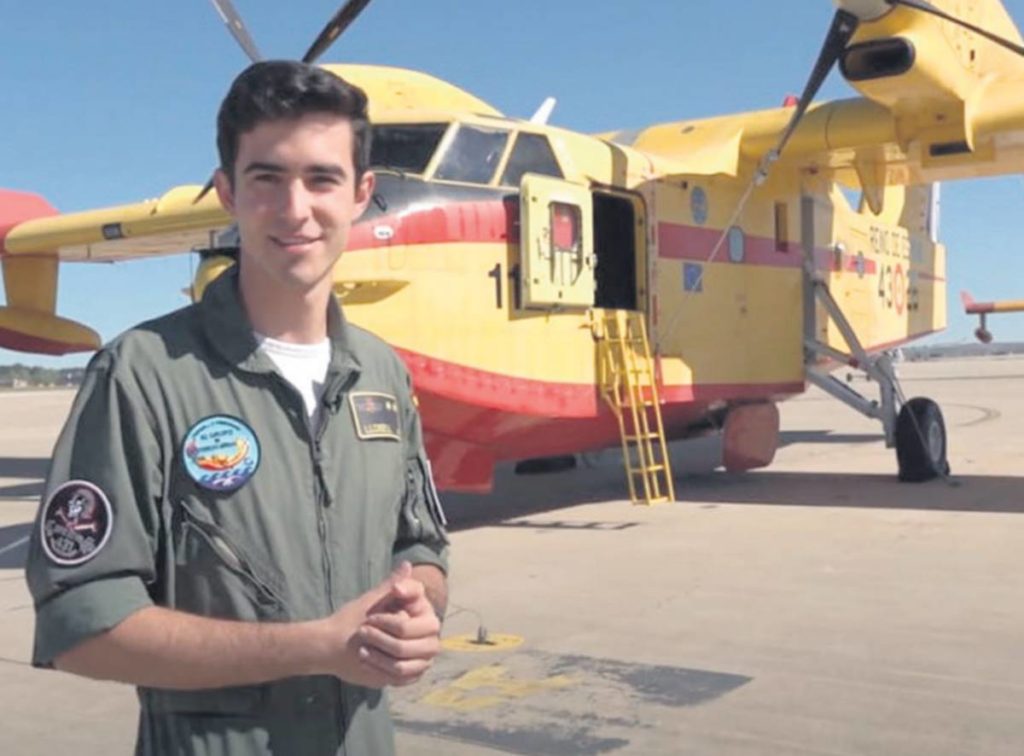 Pablo Llobell, joven piloto de hidroavión: "Estaremos en Tenerife hasta que se apague el incendio"