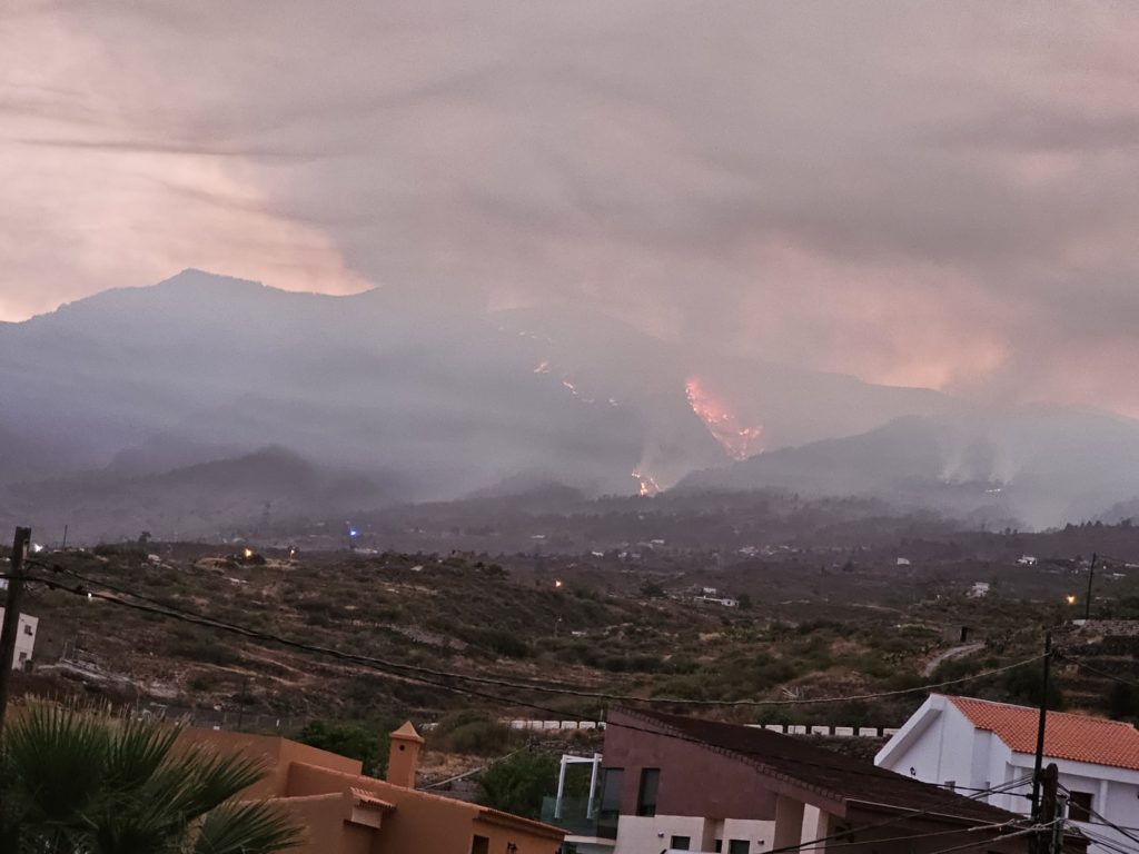 Alerta por la calidad del aire en cuatro municipios por el incendio en Tenerife