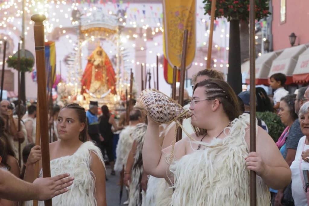 Guanches y peregrinos honran a la Virgen de Candelaria