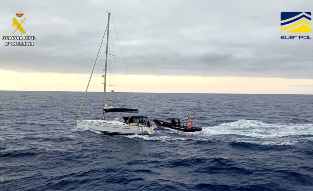 Intervienen un velero con 700 kilos de cocaína que intentaba llegar a Canarias