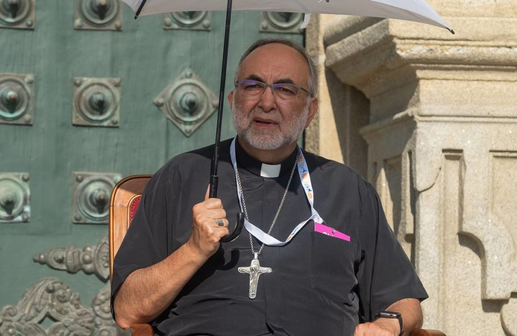 El arzobispo de Oviedo arremete contra el feminismo y llama "leyenda del beso" al caso Rubiales