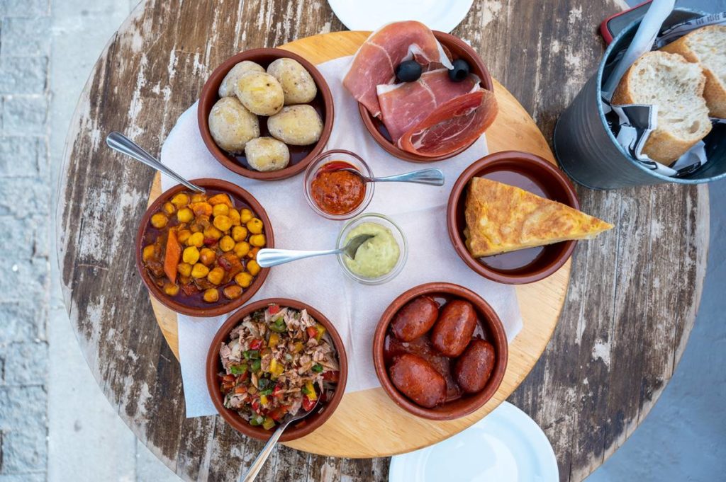 El CIS tiene muy claro cuál es la comida más típica de Canarias: lo cree un 67% de las personas