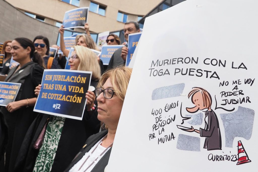 Abogados y procuradores de Tenerife protestan en favor de "una jubilación justa"