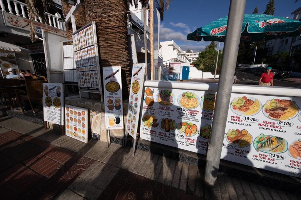 La ensaladilla y la tortilla de papas abandonan el menú en los restaurantes canarios