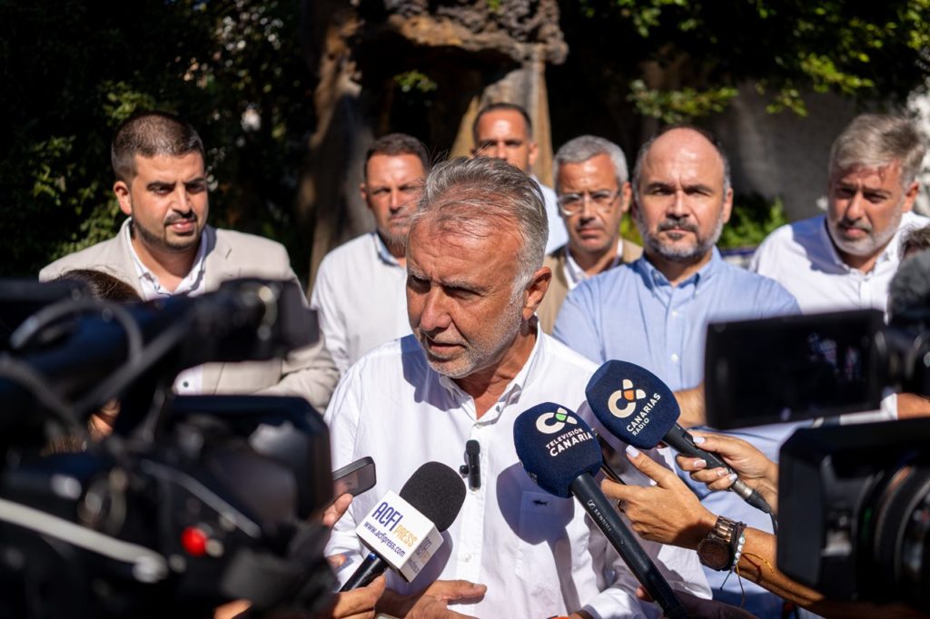 Ángel Víctor Torres compareció ayer ante los medios durante su visita a La Palma.