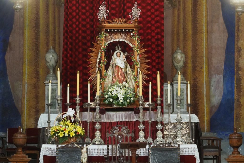 La Virgen ya está en el altar a la espera de la Bajada.