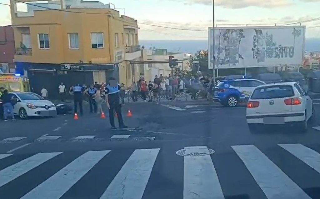 Accidente coche-moto en el barrio de La Salud. DA