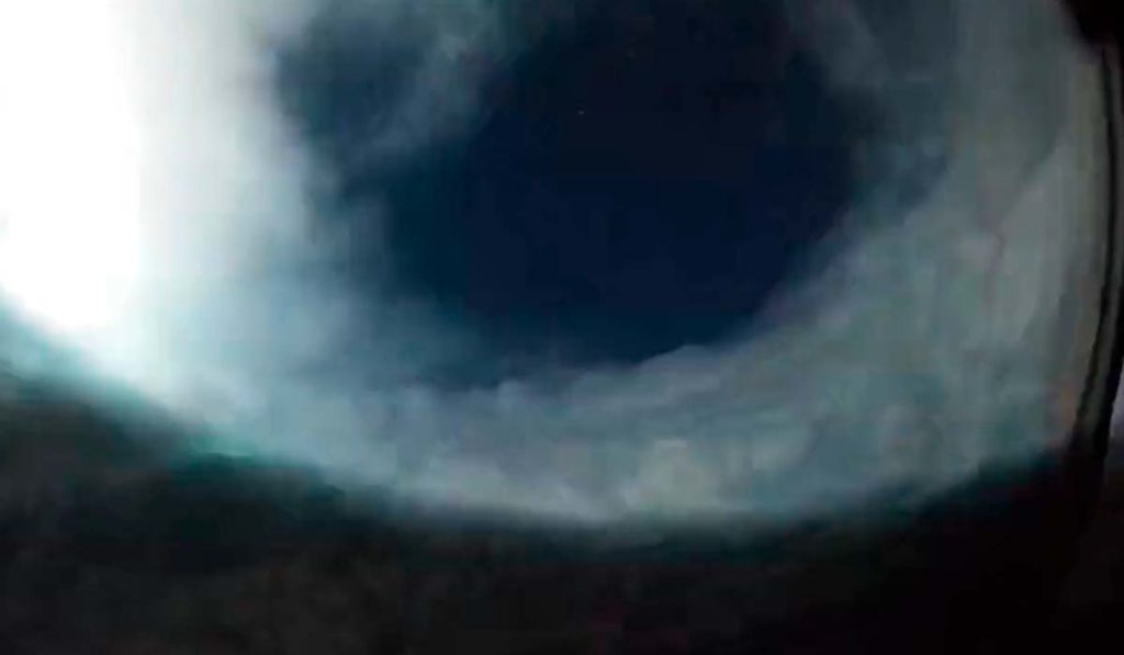 Así se ve el interior del ojo de Lee, el huracán de categoría 5 que transita por el Atlántico
