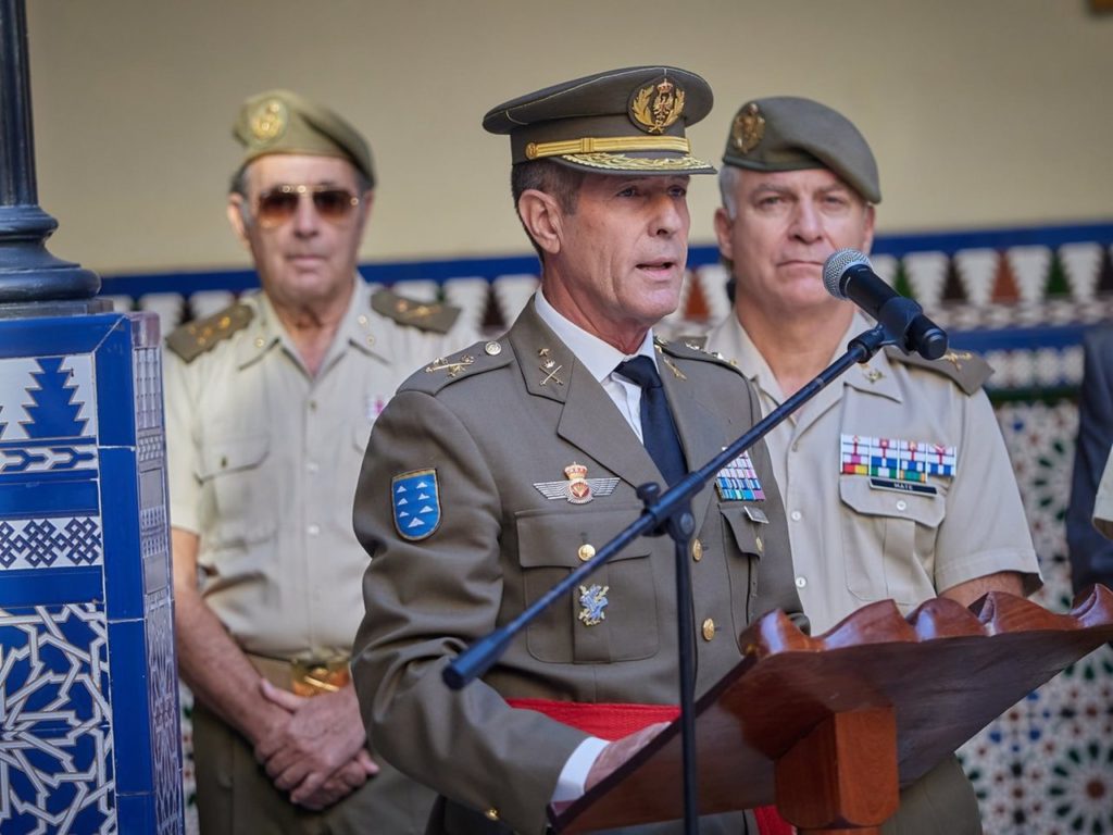 El general Cortés, ayer, en Santa Cruz de Tenerife. Tony Cuadrado