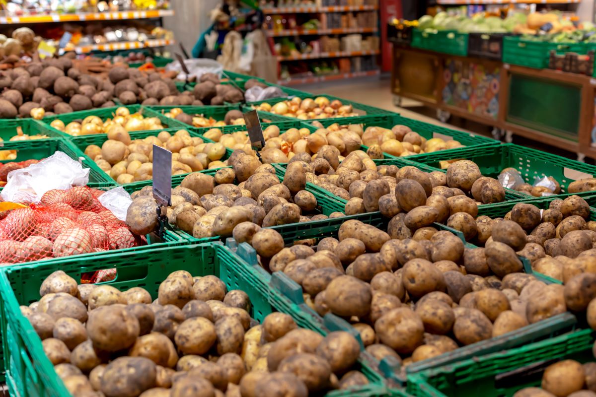 Imagen de archivo de papas en el supermercado | Shutterstock