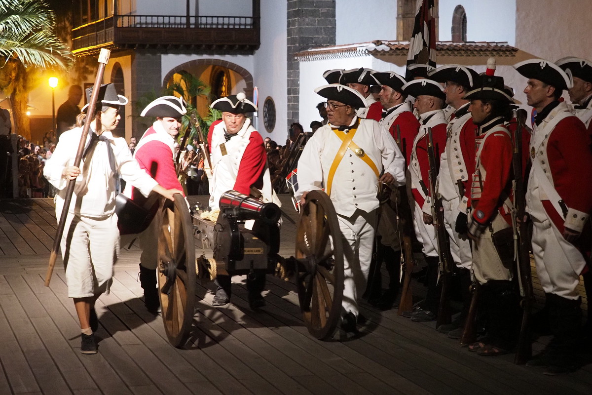 Santa Cruz recrea en sus calles la victoria del general Gutiérrez sobre la Armada de Nelson.