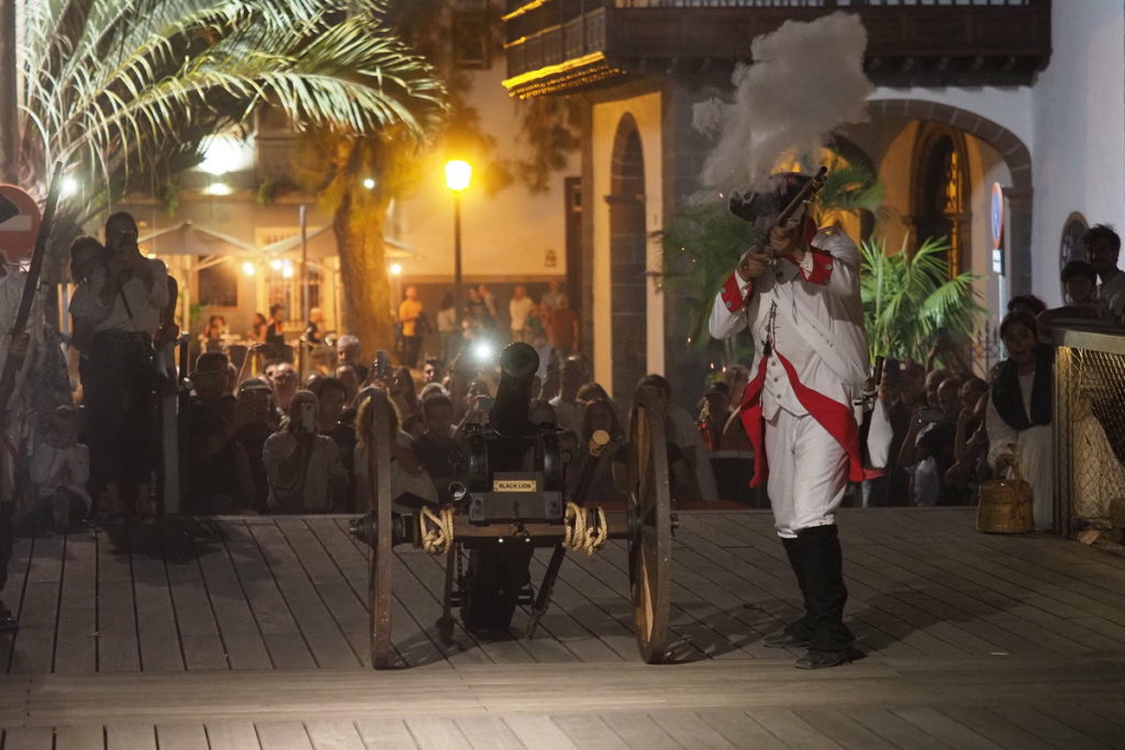 Santa Cruz recrea en sus calles la victoria del general Gutiérrez sobre la Armada de Nelson.
