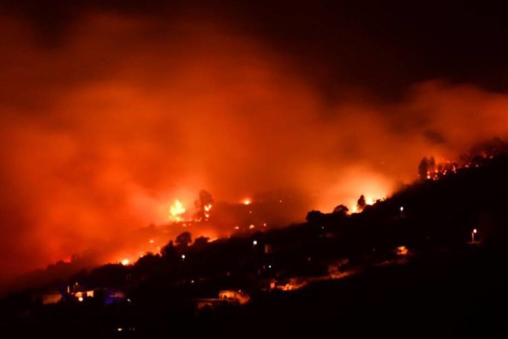 El incendio de Tenerife, elevado a nivel 2 por la reactivación del fuego en la Corujera