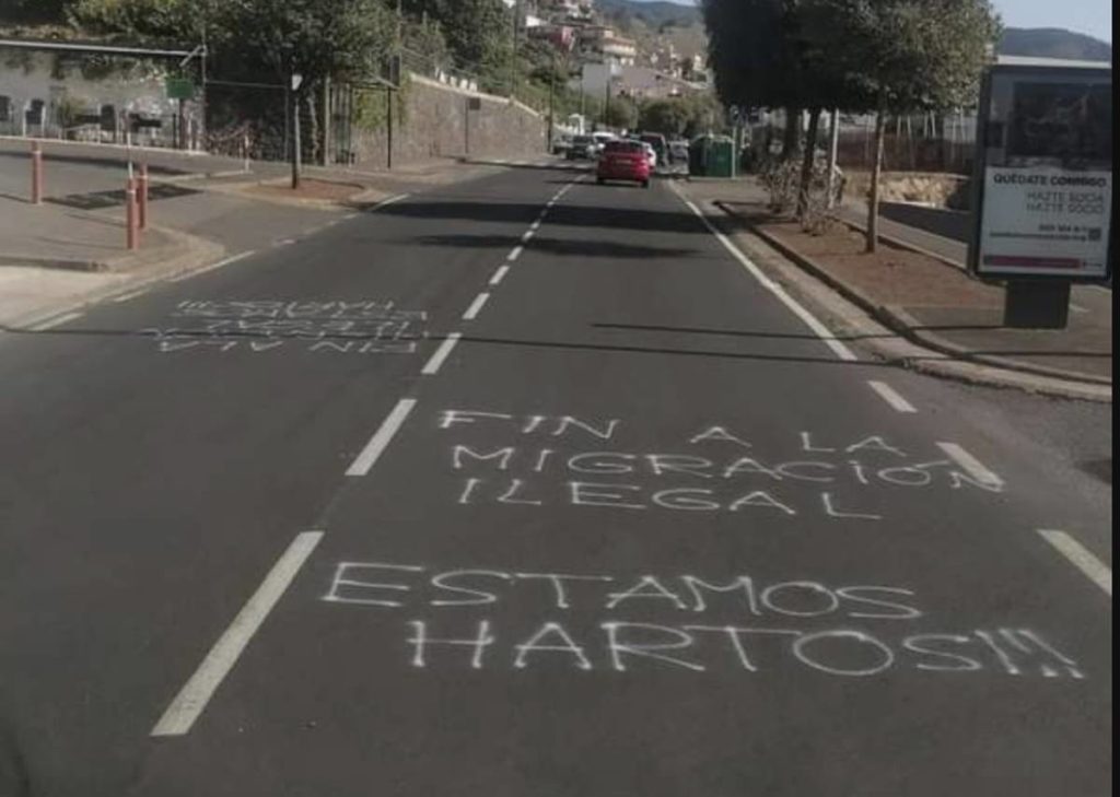 Aparecen pintadas contra los inmigrantes en Tenerife