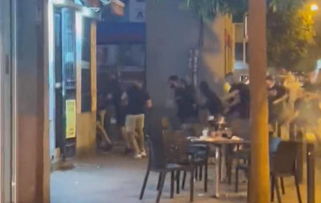Un herido y un detenido en Las Palmas en una pelea de más de 150 ultras: el detenido es seguidor del Oviedo