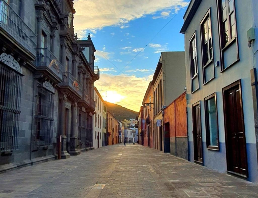 Calle San Agustín (I) (Antigua calle Real, Los Mercaderes y del Santo Espíritu)