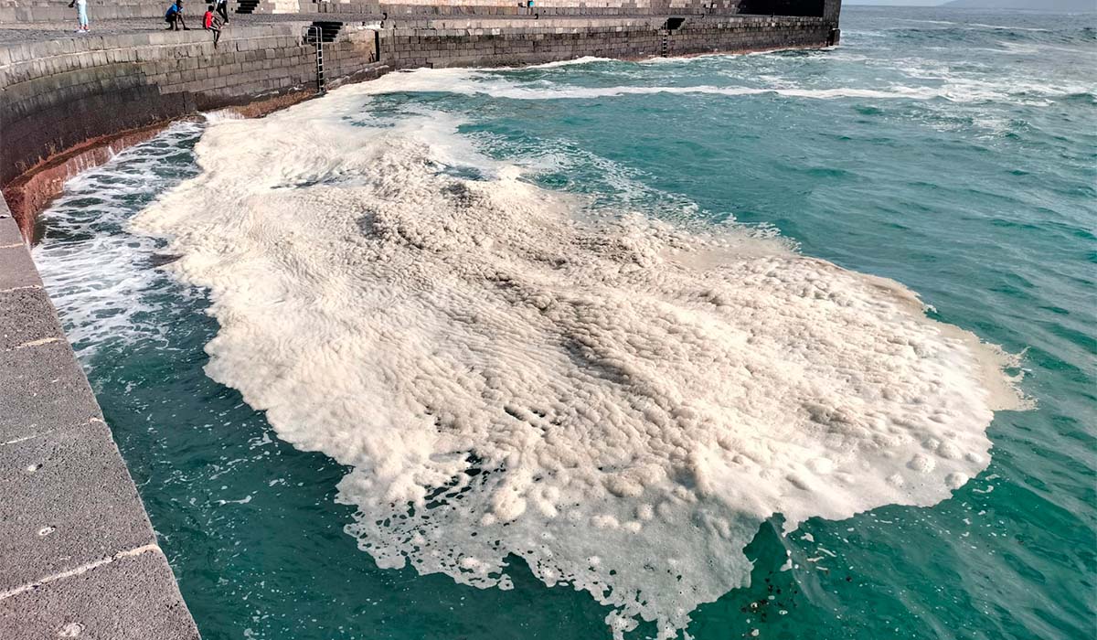 El mar de fondo aflora la gravedad de los vertidos en Tenerife