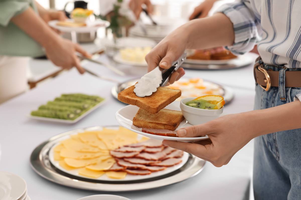 Un hotel de Tenerife aspira al premio al mejor desayuno de toda España: tienen cortador de jamón en directo