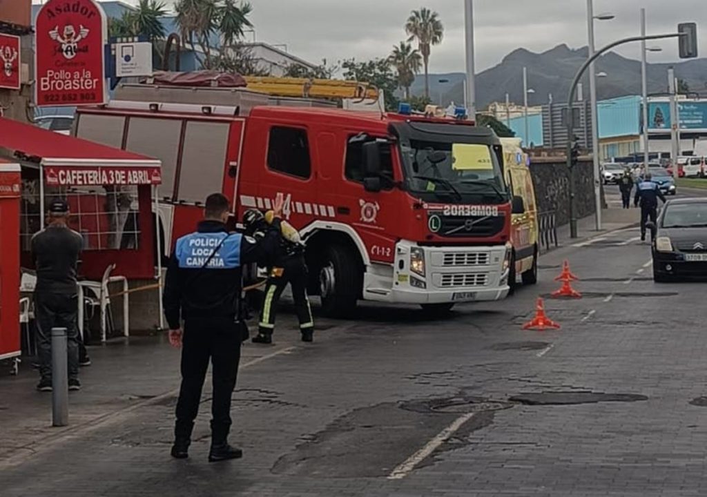 Incendio en una concurrida cafetería de La Laguna: evacúan a las personas de su interior