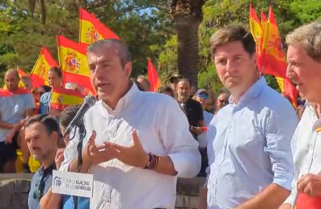 "Rompe el pacto" con CC, le gritan al líder del PP en Santa Cruz de Tenerife