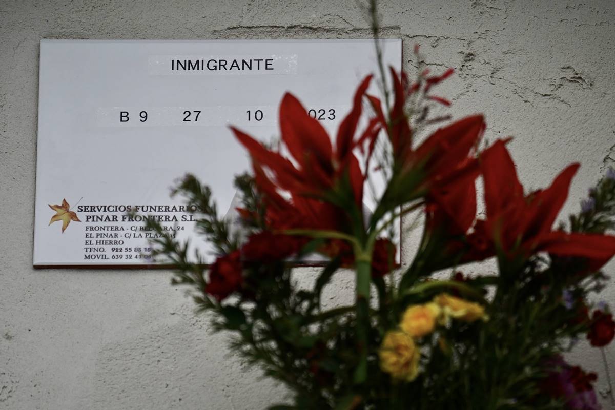 Fallece en el Hospital de El Hierro uno de los migrantes que llegó anoche en cayuco