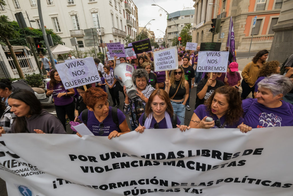 Miles de mujeres salen a la calle contra la violencia machista