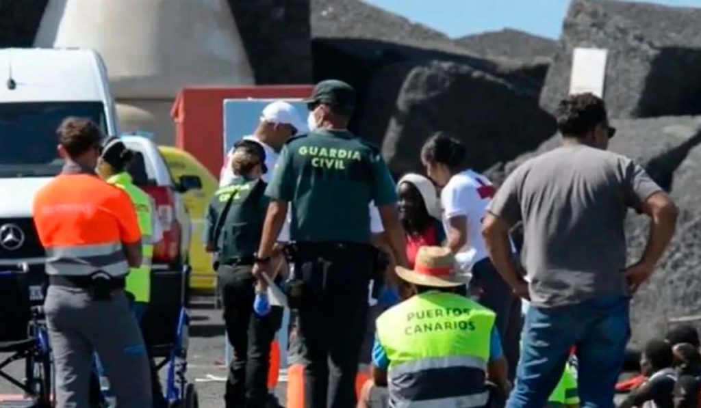 Arrestan a los cuatro presuntos patrones del cayuco donde falleció un niño