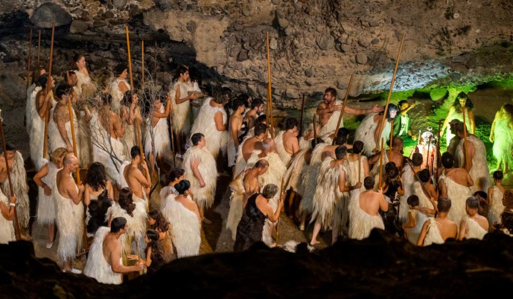 Reencuentro de los guanches y la virgen en la cueva de Chinguaro
