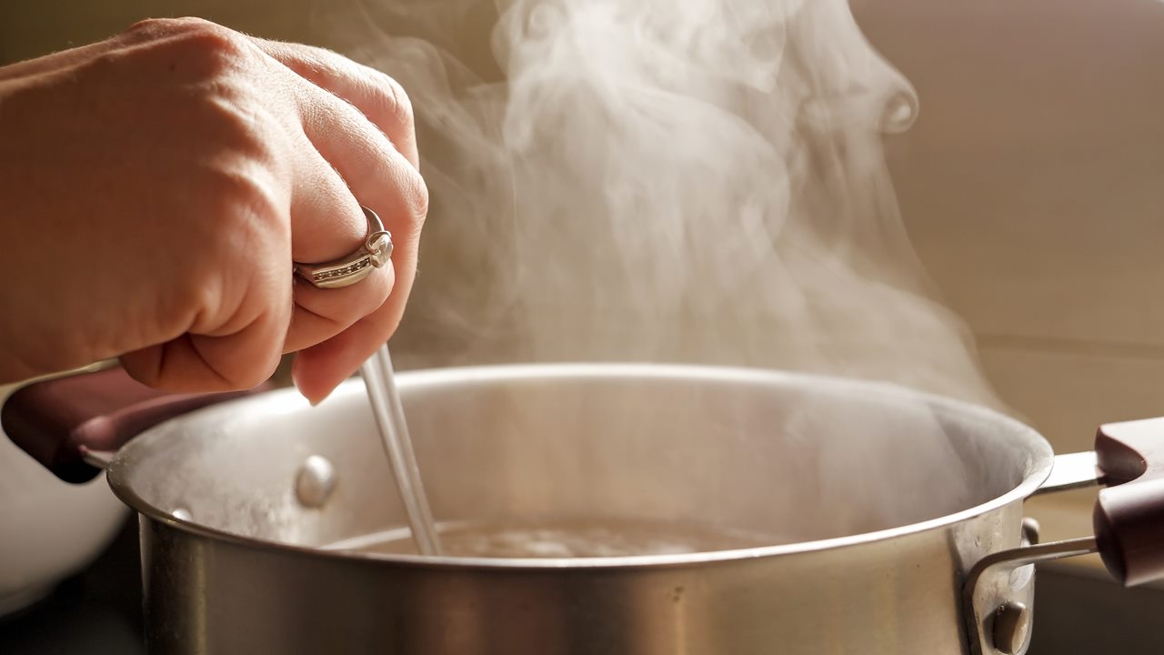 Alerta alimentaria por la presencia de metal y caucho en lotes de sopa vendidos en Canarias