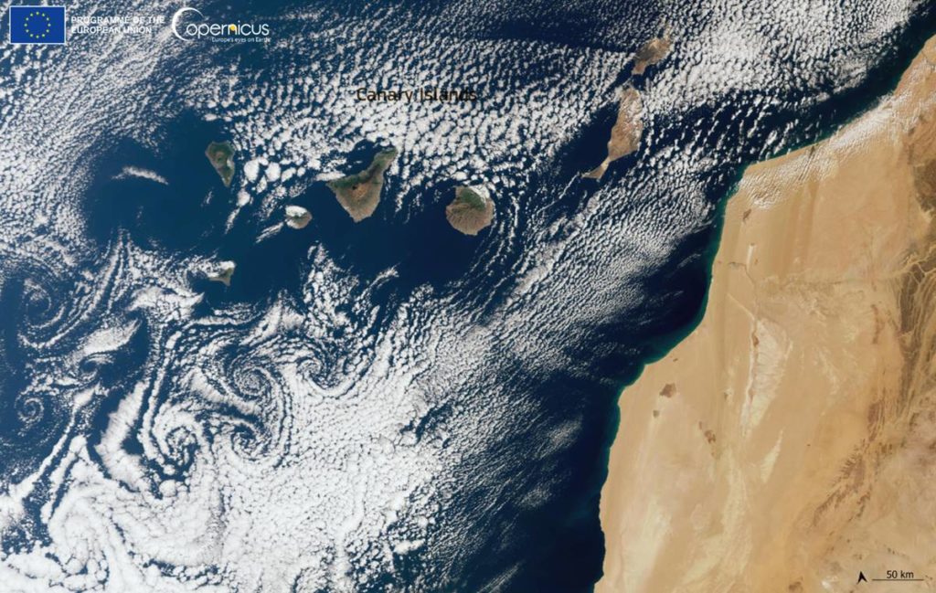 Copernicus vuelve a captar los espectaculares vórtices de Von Kármán sobre Canarias