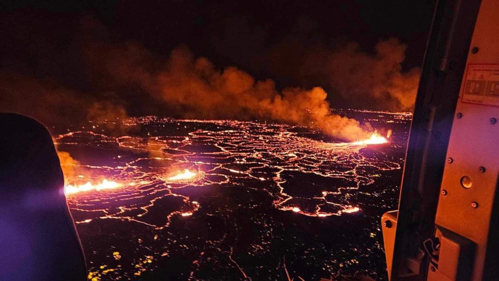 Islandia declara el estado de emergencia por la erupción del volcán