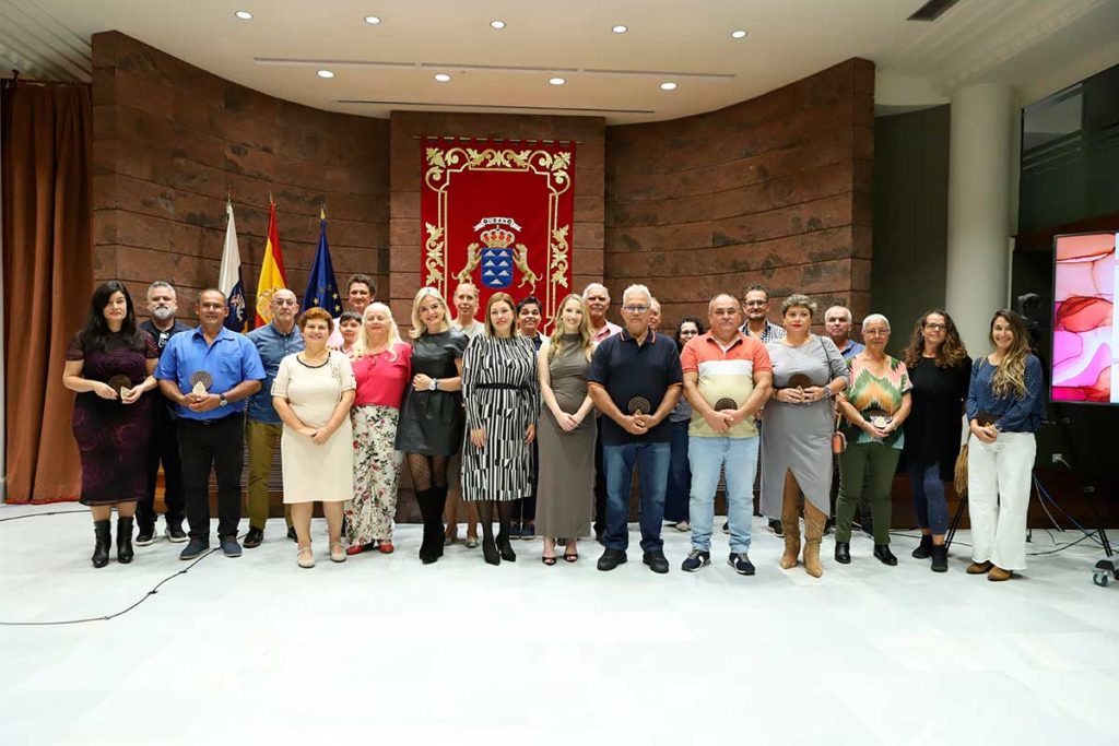 El Parlamento de Canarias y el ICHH homenajean a los grandes donantes de sangre de las 8 islas