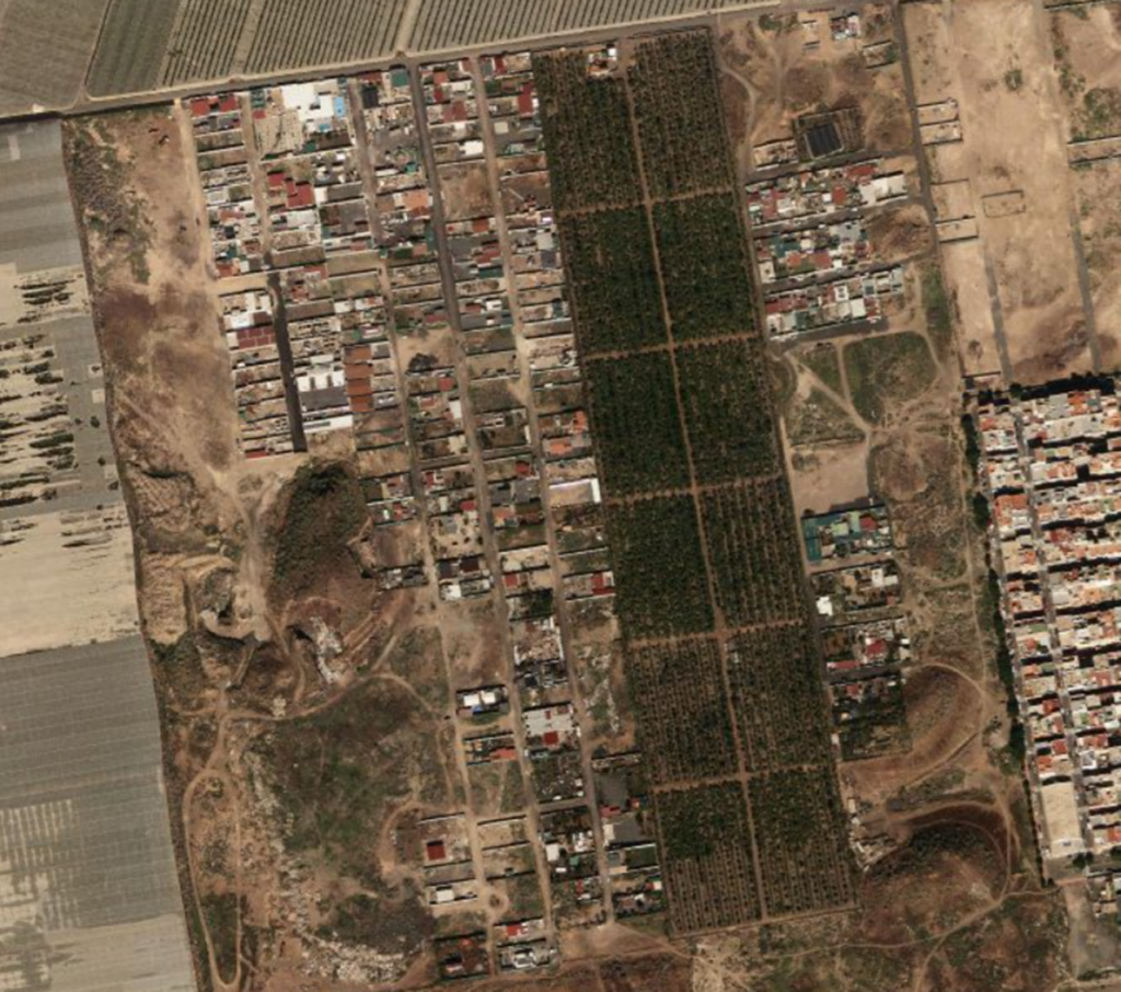Foto aérea de cómo es Lomo Negro hoy. A la derecha, El Fraile. 