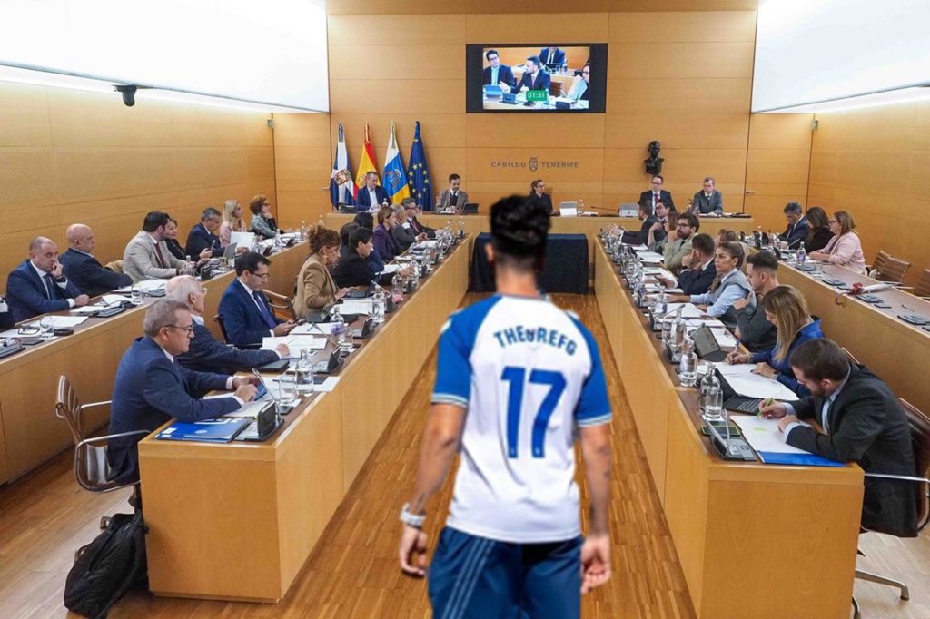 TheGrefg podría 'provocar' un pleno extraordinario en el Cabildo por su subida al Teide