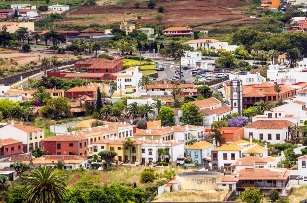 La increíble historia del falso abogado, la agente inmobiliaria y el piso en Tenerife que vendieron sin saberlo su dueña