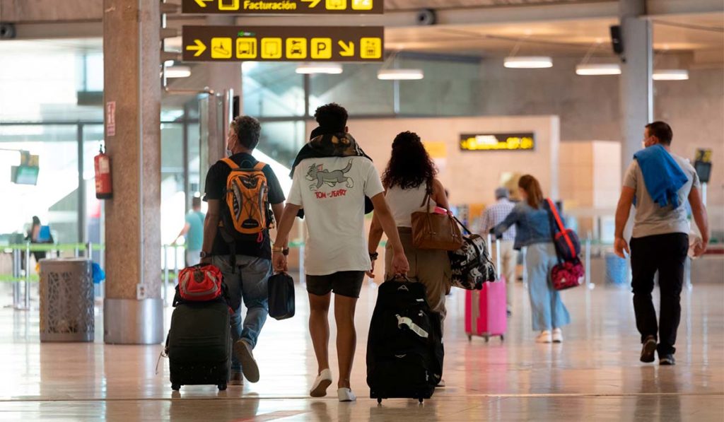 Granadilla alega el nuevo protocolo de recogida de pasajeros en el aeropuerto