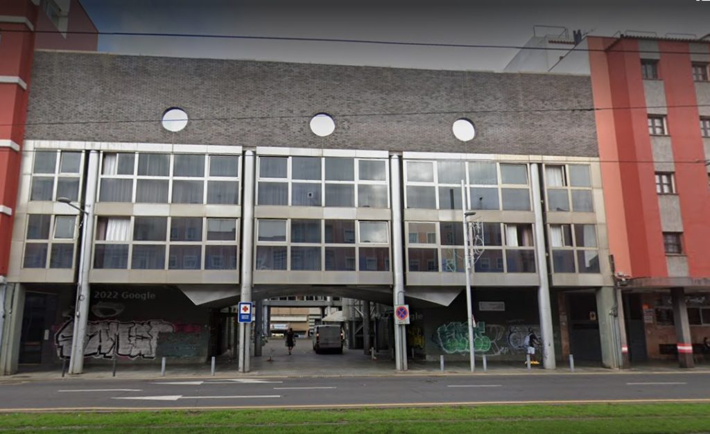 Reabren el centro de salud de la Avenida Trinidad tras los problemas en el suelo del edificio