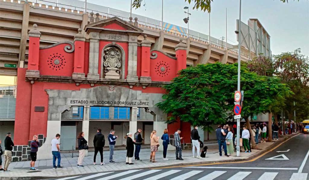 Grandes colas para comprar las entradas para ver a los Reyes Magos en el Heliodoro