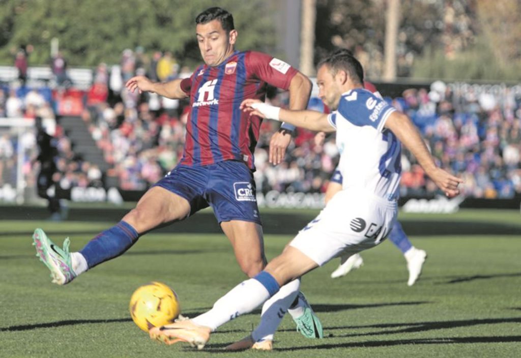 El Tenerife logra una necesaria victoria ante el Eldense (0-3)