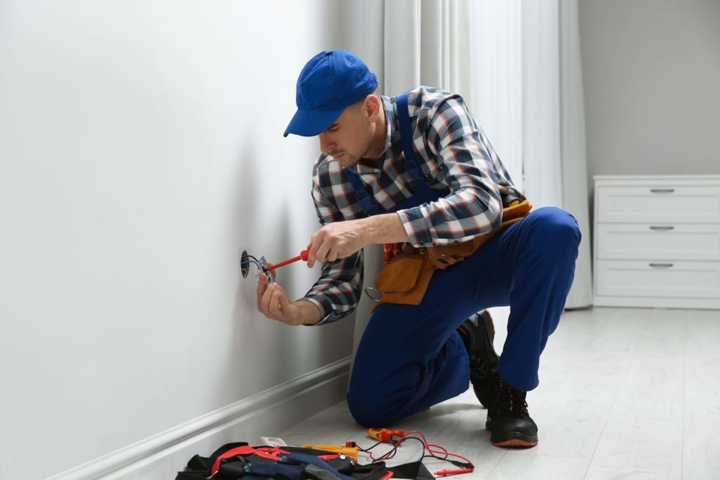Hacen falta camareros, cocineros, electricistas y conductores en Canarias