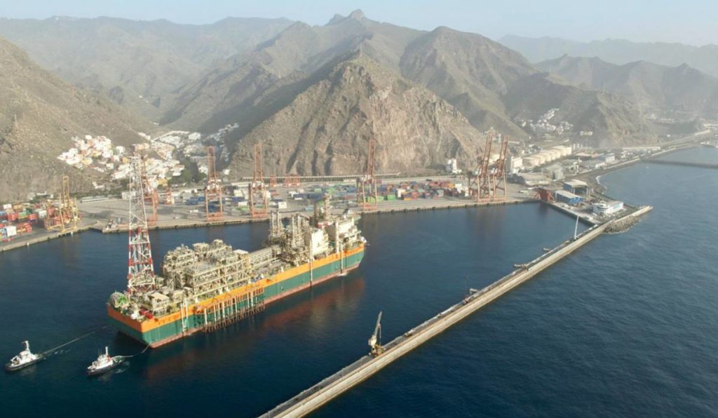 Las impresionantes cifras del GTA FPSO, el coloso que permanecerá meses en el Puerto de Santa Cruz de Tenerife