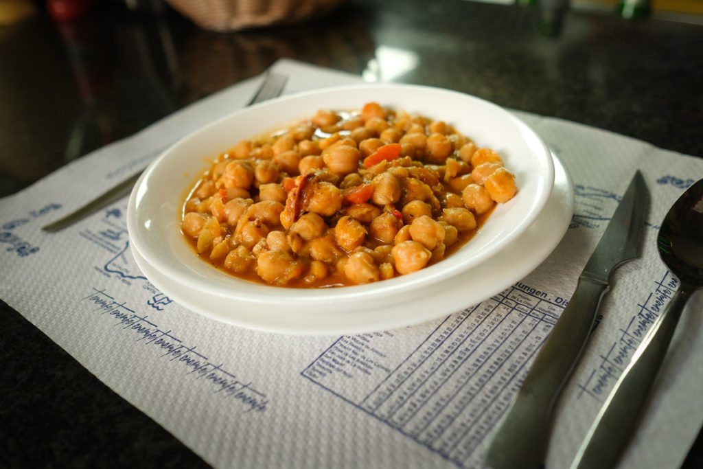 La comida casera es la especialidad del bar.
