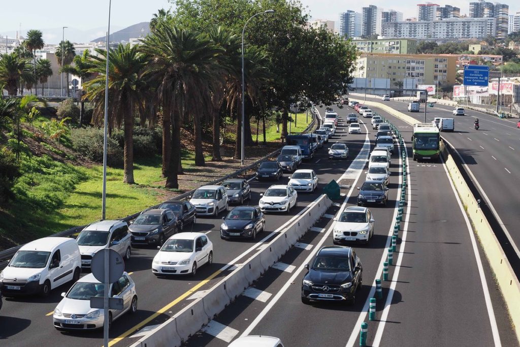 Los últimos encargos a los Reyes colapsan la circulación en Tenerife
