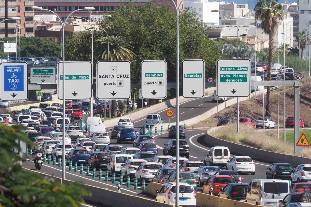 Los últimos encargos a los Reyes colapsan la circulación en Tenerife
